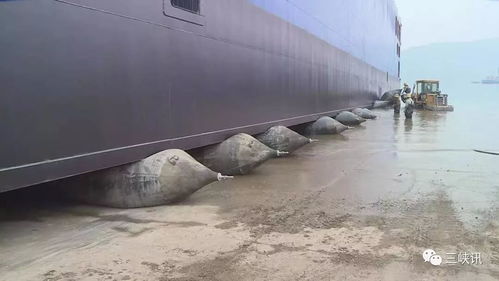 多圖曝光143米“河?！毕滤?，場面霸氣！船舶上排下水氣囊顯神威