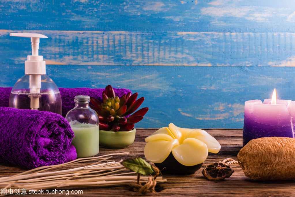 水療香熏 木桌上的一道靈韻風(fēng)景